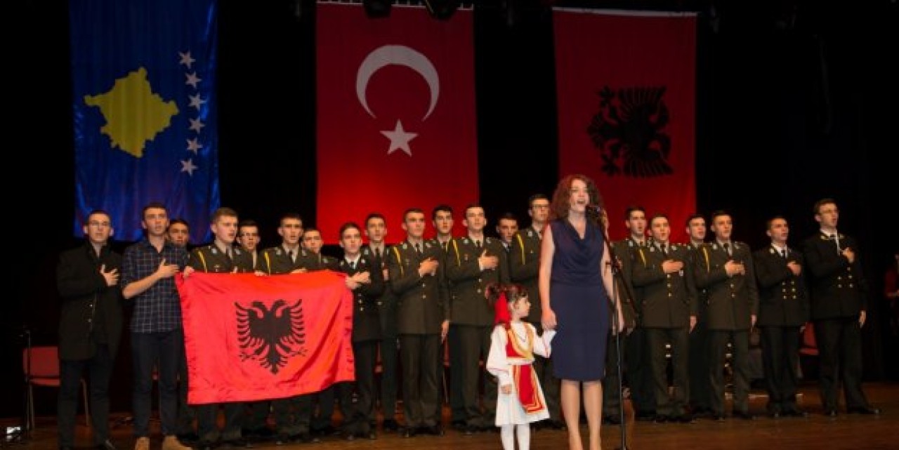 Arnavutlar milli bayramını  Küçükçekmece'de kutladı