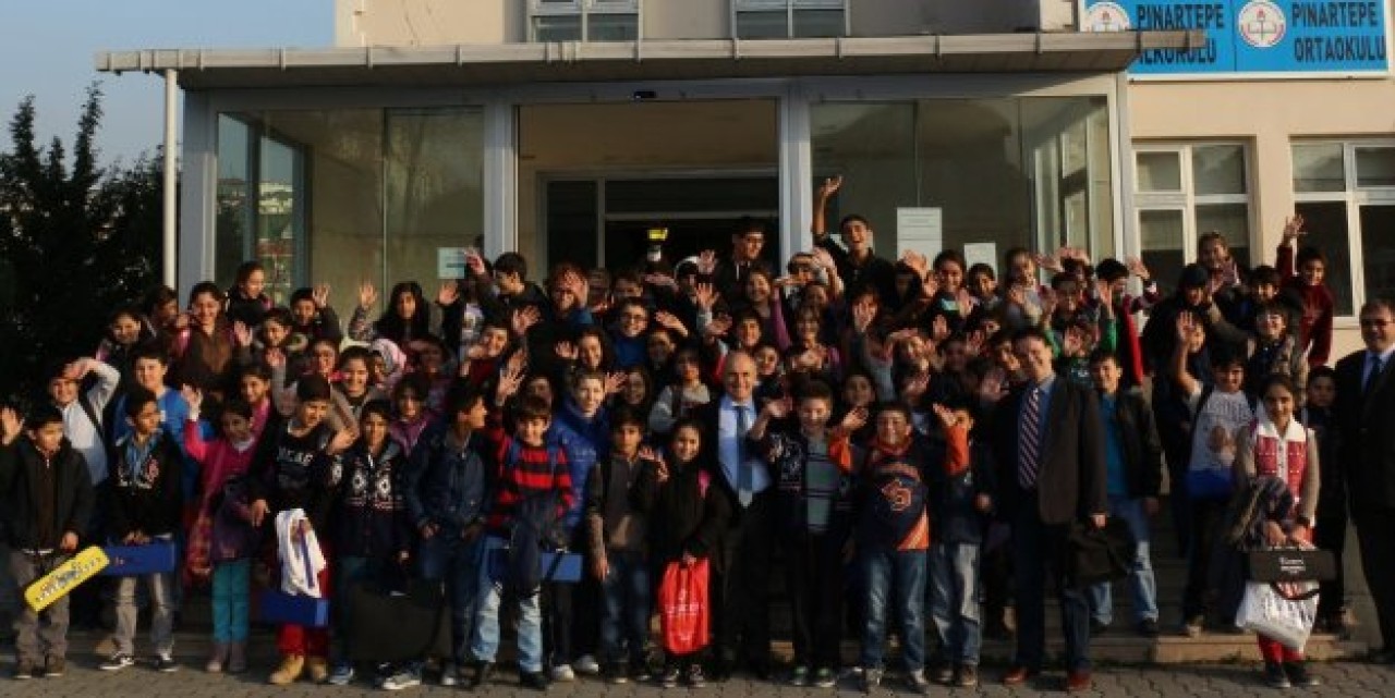 Akgün, okulların yaralarını sarmaya devam ediyor