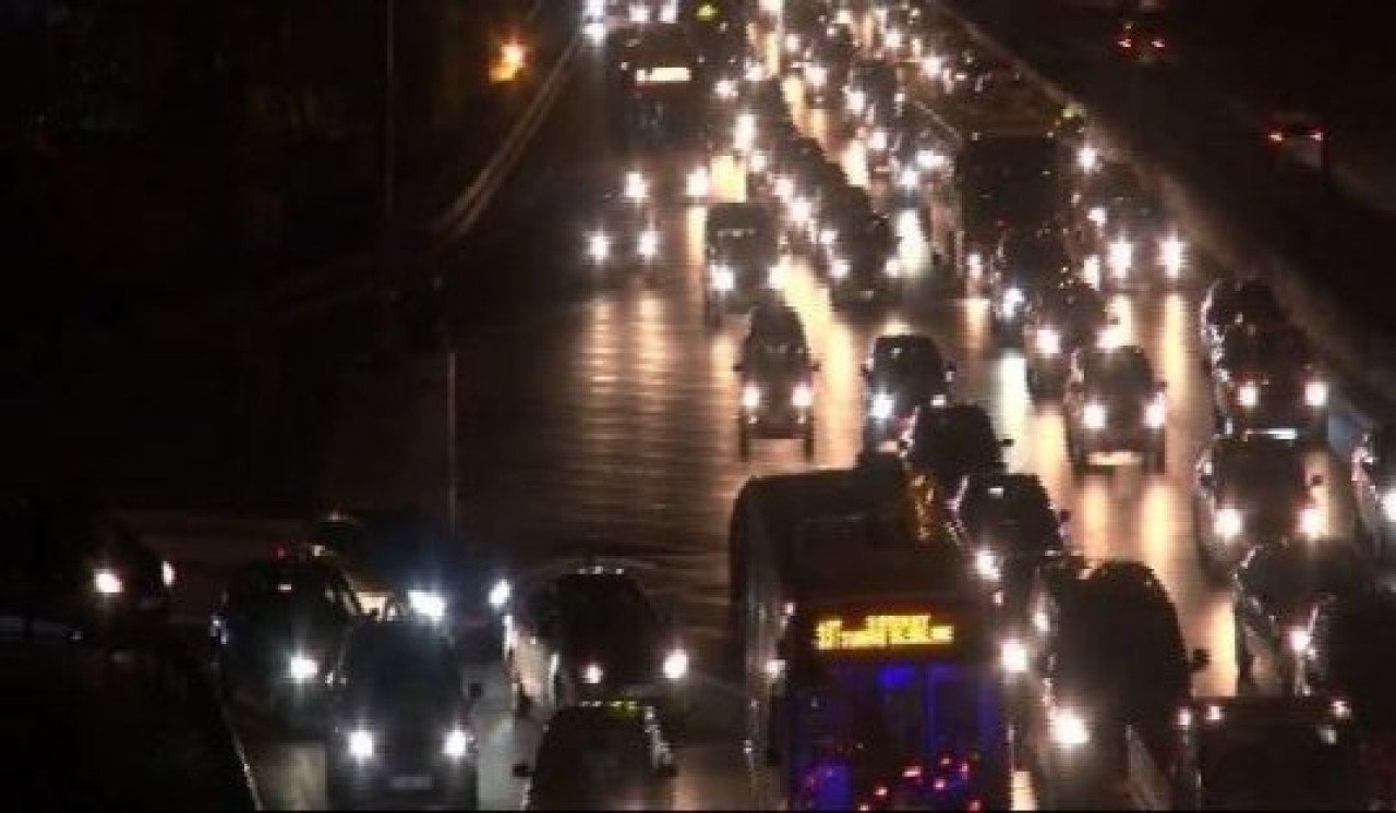 D-100'ü kilitleyen yolcu eylemi