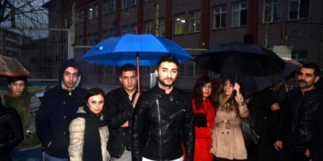 Esenyurt'ta Okul Önünde Öğretmenlere Saldırı...