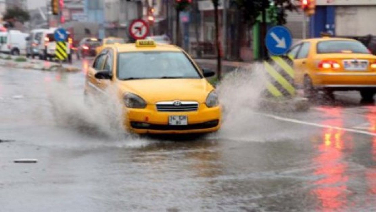 İstanbul'da sağanak yağmur etkili oldu