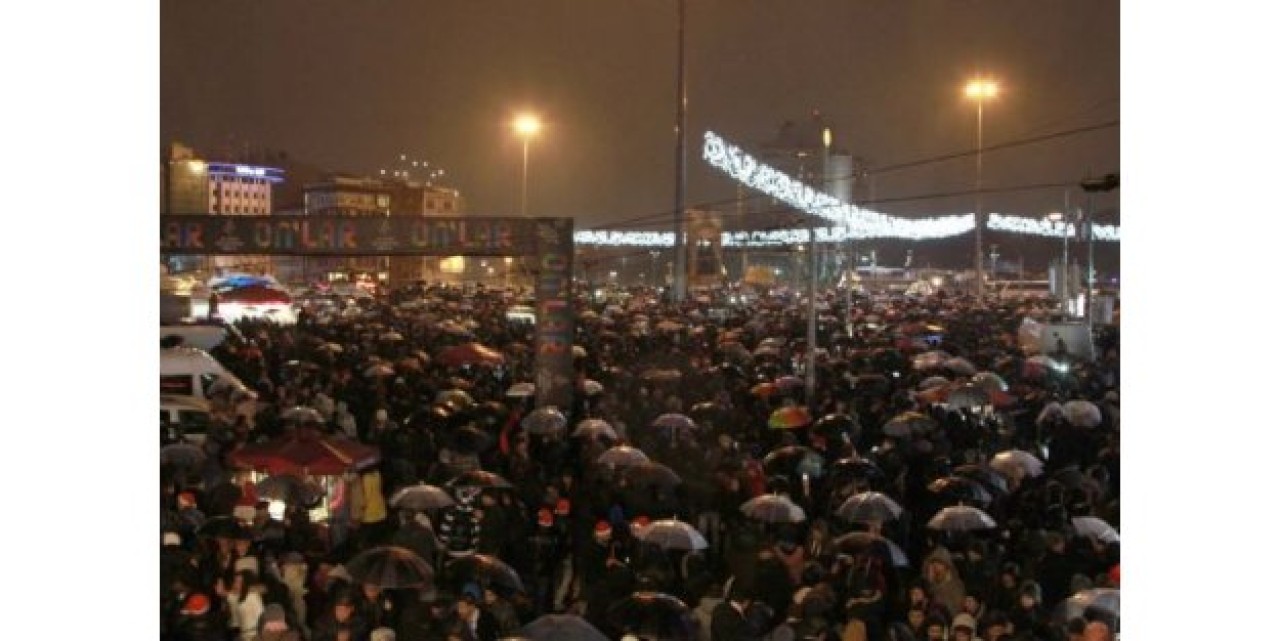 Taksim yeni yıla böyle girdi