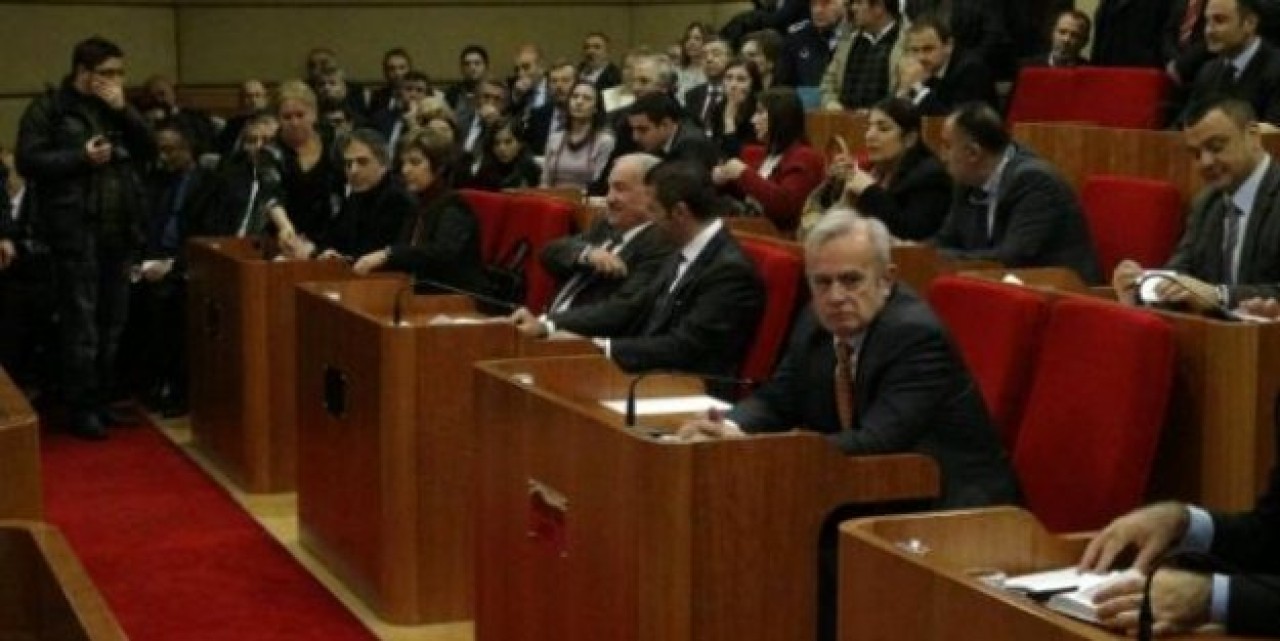 Şişli Belediye Meclisi'nde Soğuk Savaş