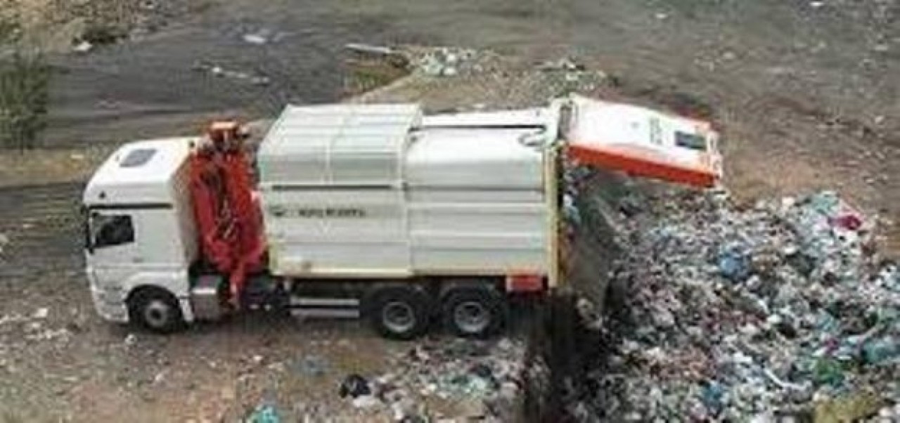 ÇÖP’TE TEK BAŞINA