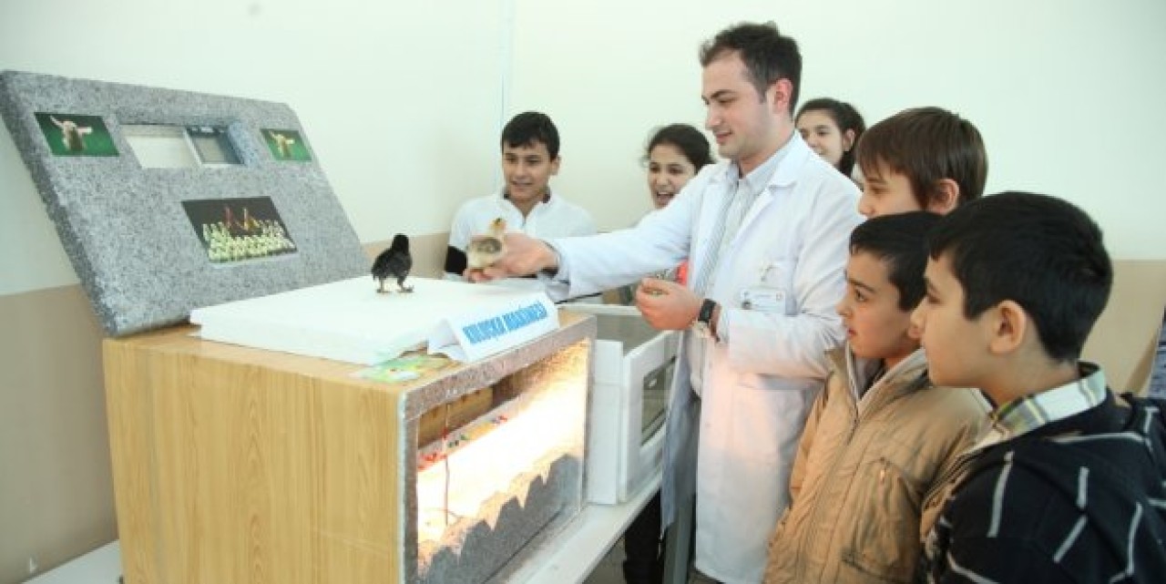 KÜÇÜK MUCİTLERDEN KULUÇKA MAKİNESİ