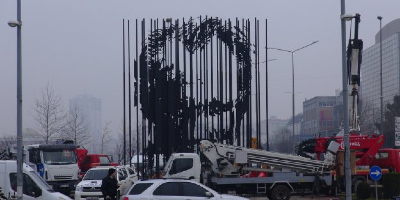 Atatürk 'e kaçak muamelesi