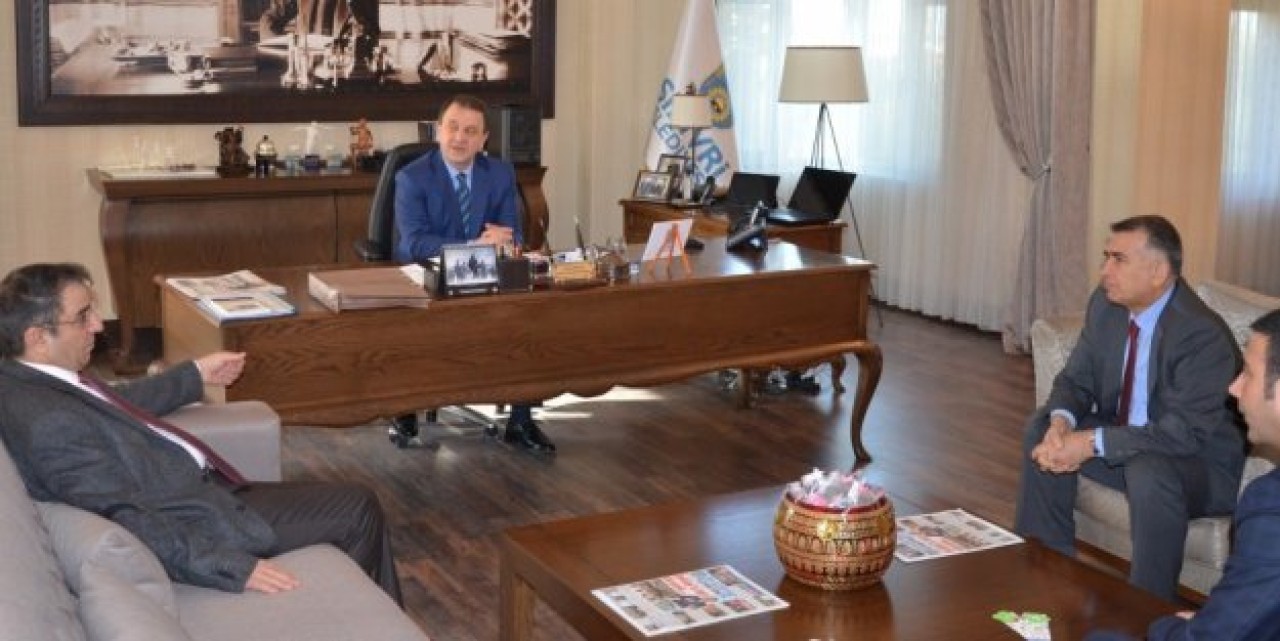 ESKİ VE YENİ İLÇE BAŞKANLARI IŞIKLARI ZİYARET ETTİ