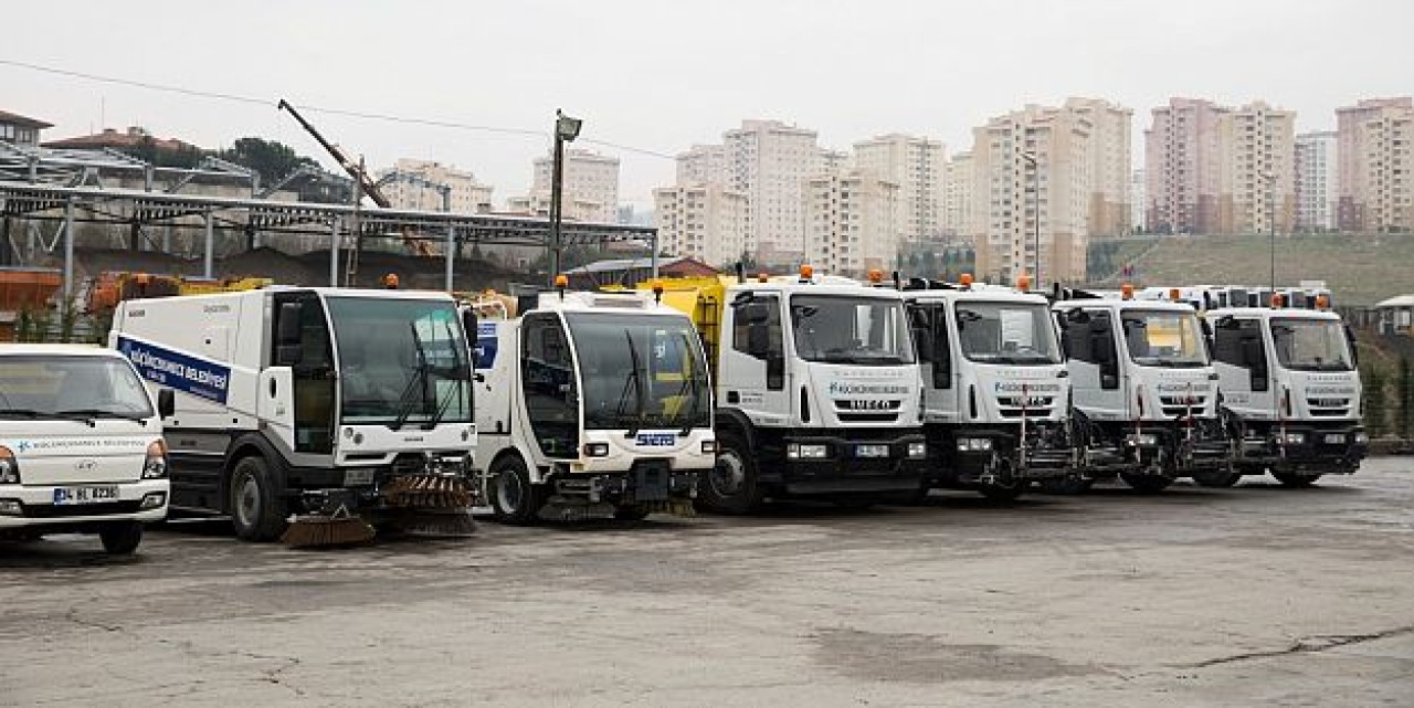KÜÇÜKÇEKMECE’NİN TEMİZLİK FİLOSUNA YENİ ARAÇLAR