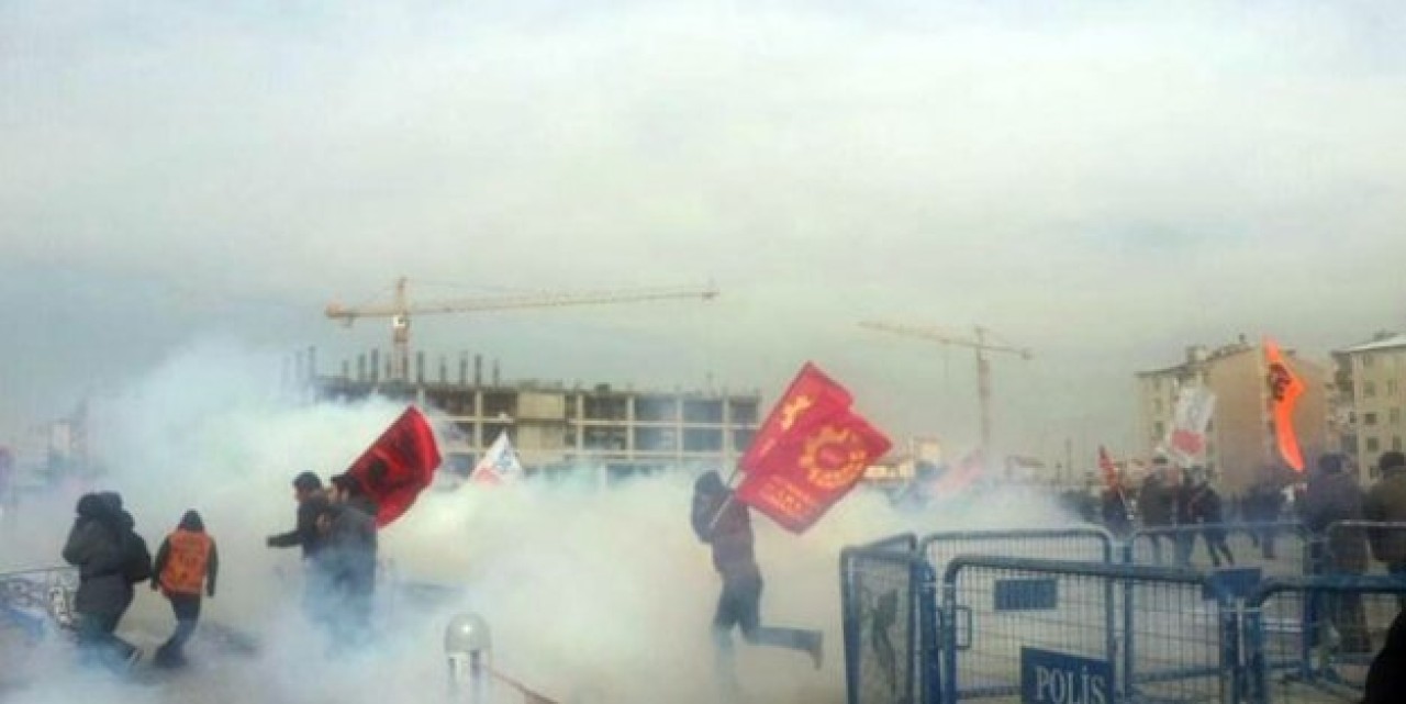 Adliye önünde gaz bombalı müdahale!