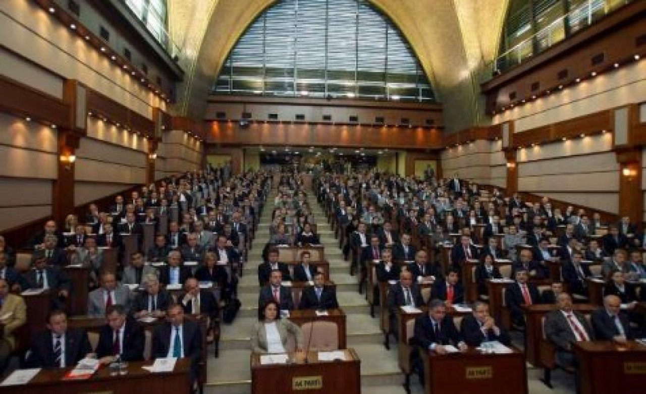 İBB Meclisi’nde bütçe kavgası