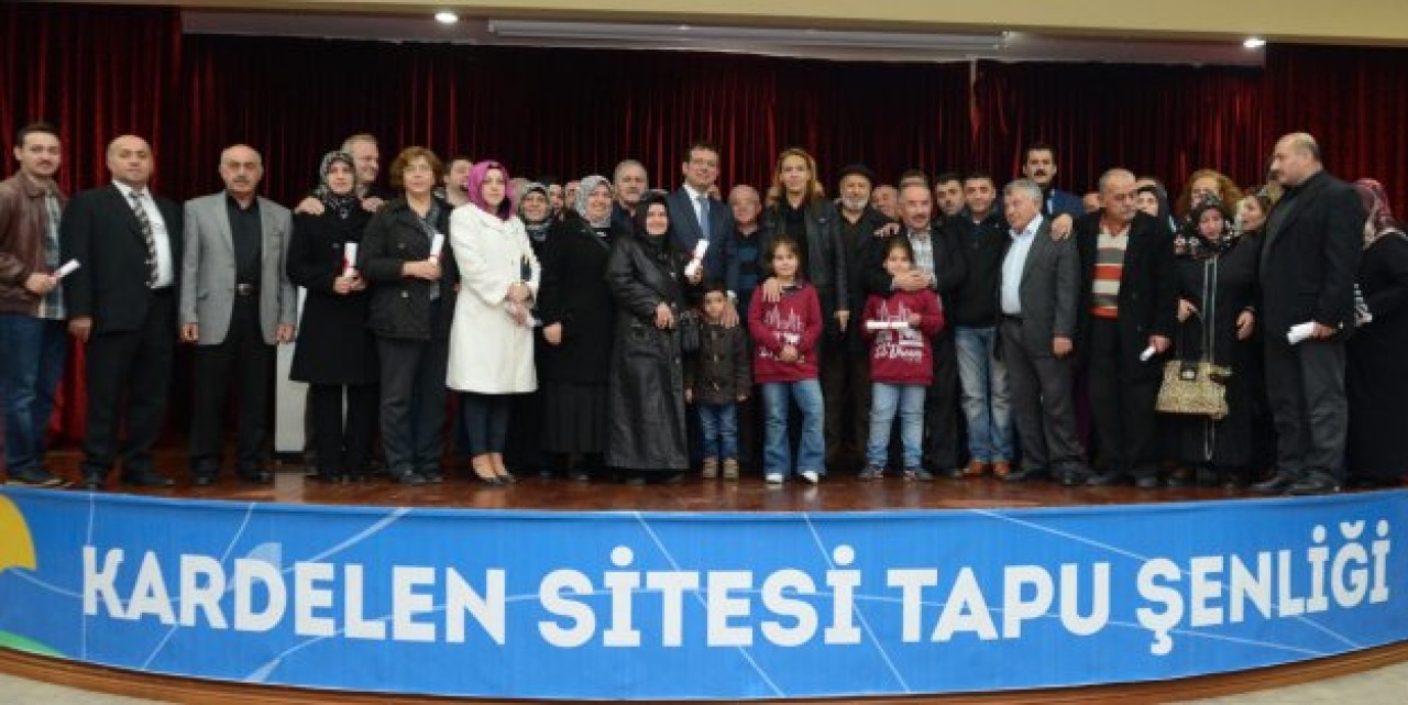 KARDELEN SİTESİ SAKİNLERİ DE TAPULARINA KAVUŞTU