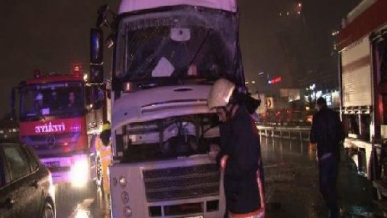 O makas attı 6 araç birbirine girdi