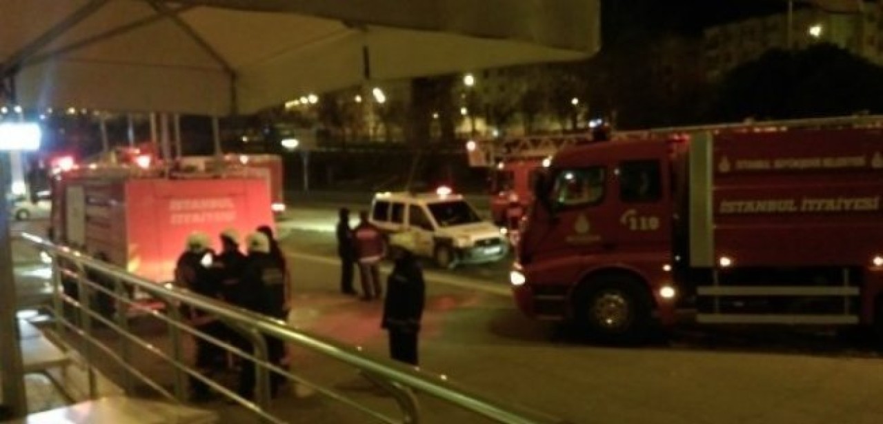 AVM'de yangın İtfaiyeyi alarma geçirdi