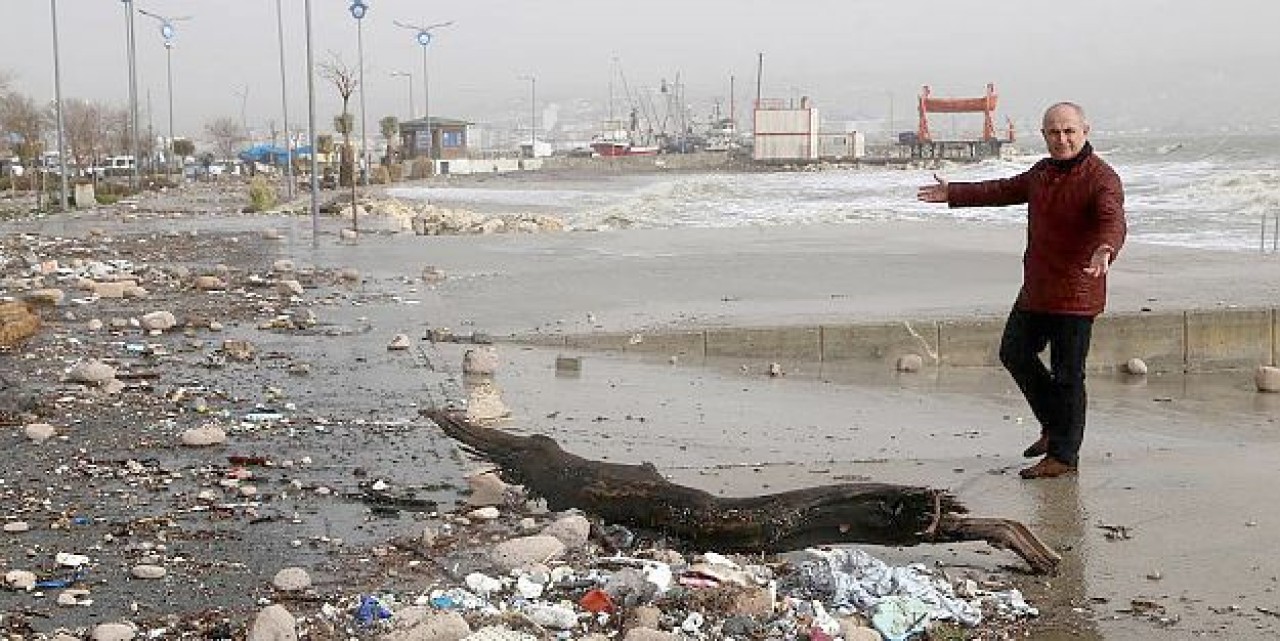 Büyükçekmece'de lodosun izleri siliniyor