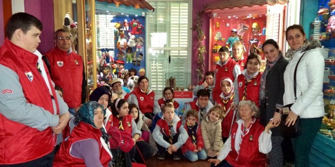 Akgün'den engelli izcilere sürpriz