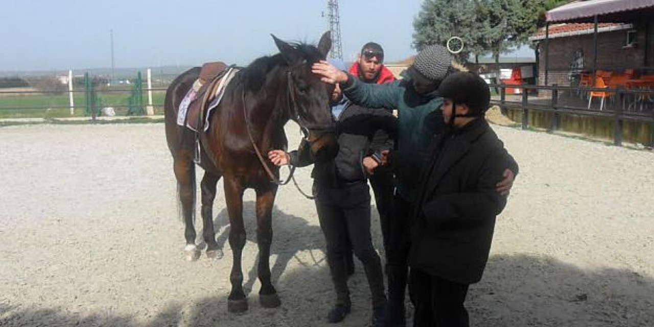 CHP'dene Engelli Çocukları Jest