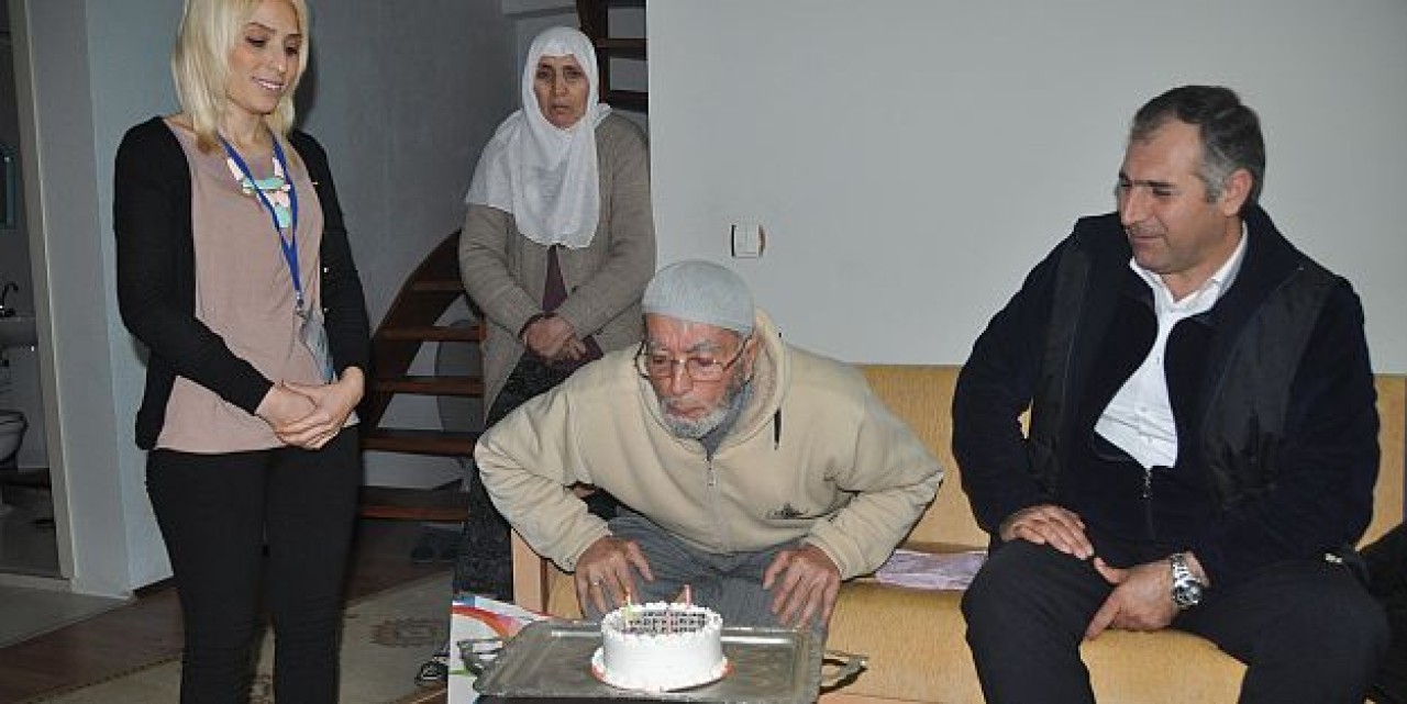 ENGELLİLERE DOĞUM GÜNÜ SÜRPRİZİ