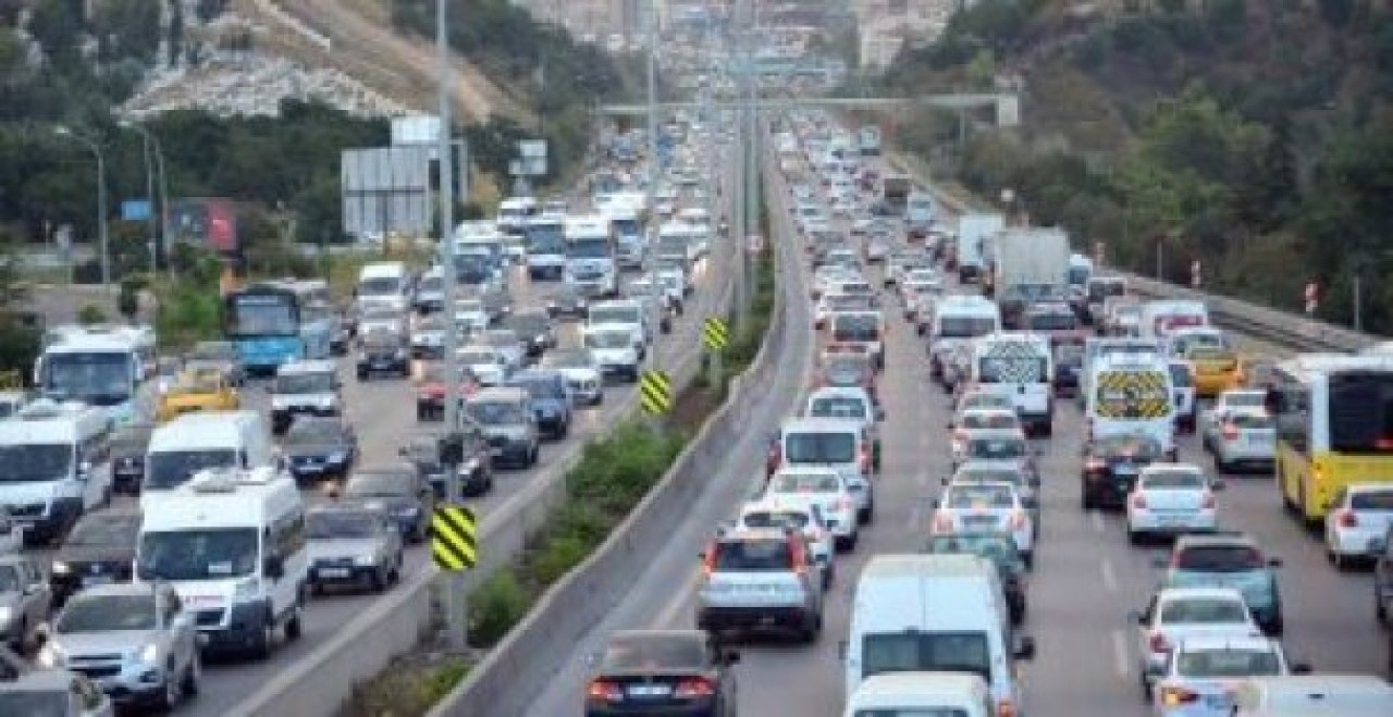 Yarıyıl Tatili Bitti, İstanbul Trafiği Felç Oldu