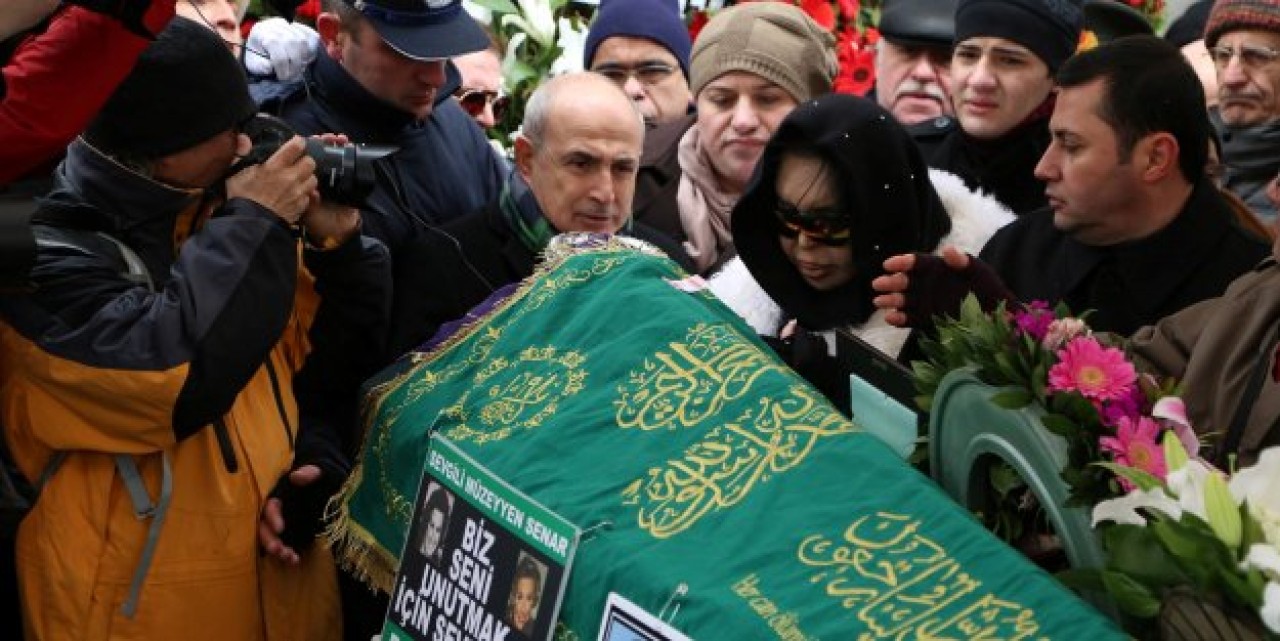 Akgün, Müzeyyen Senar'ın cenaze törenine katıldı