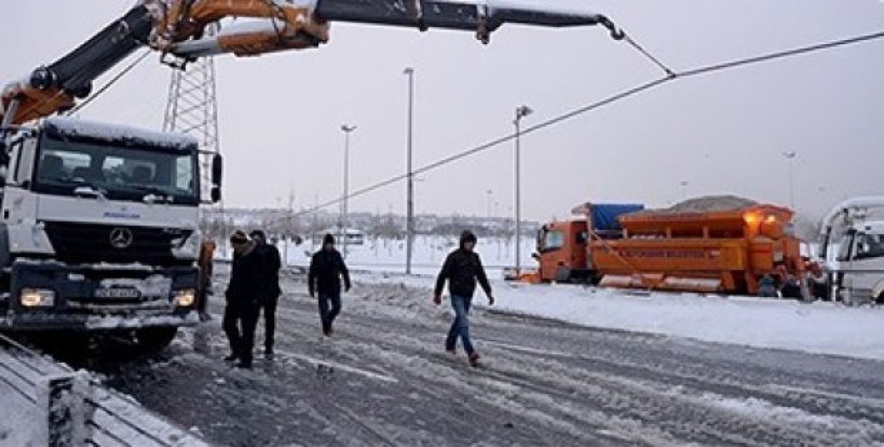 Yüksek gerilim hattı D-100'e düştü