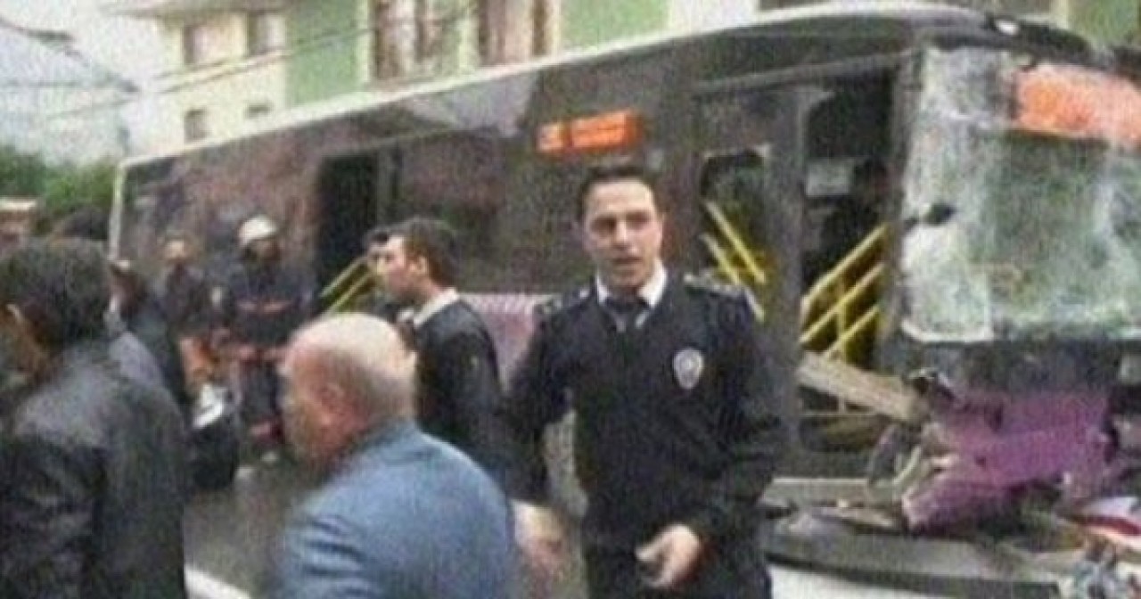 Otobüs, Otomobille Kafa Kafaya Çarpıştı: 2 Ölü