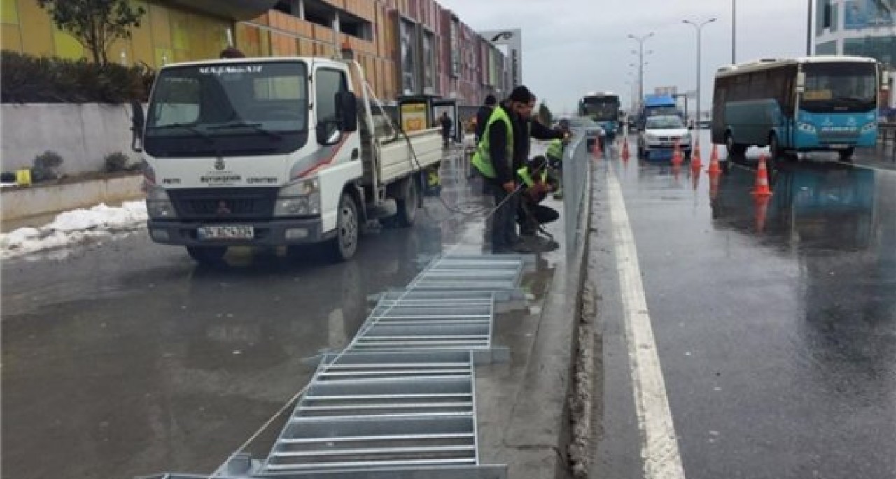 İstanbul'da "durak işgallerine" karşı bariyer önlemi