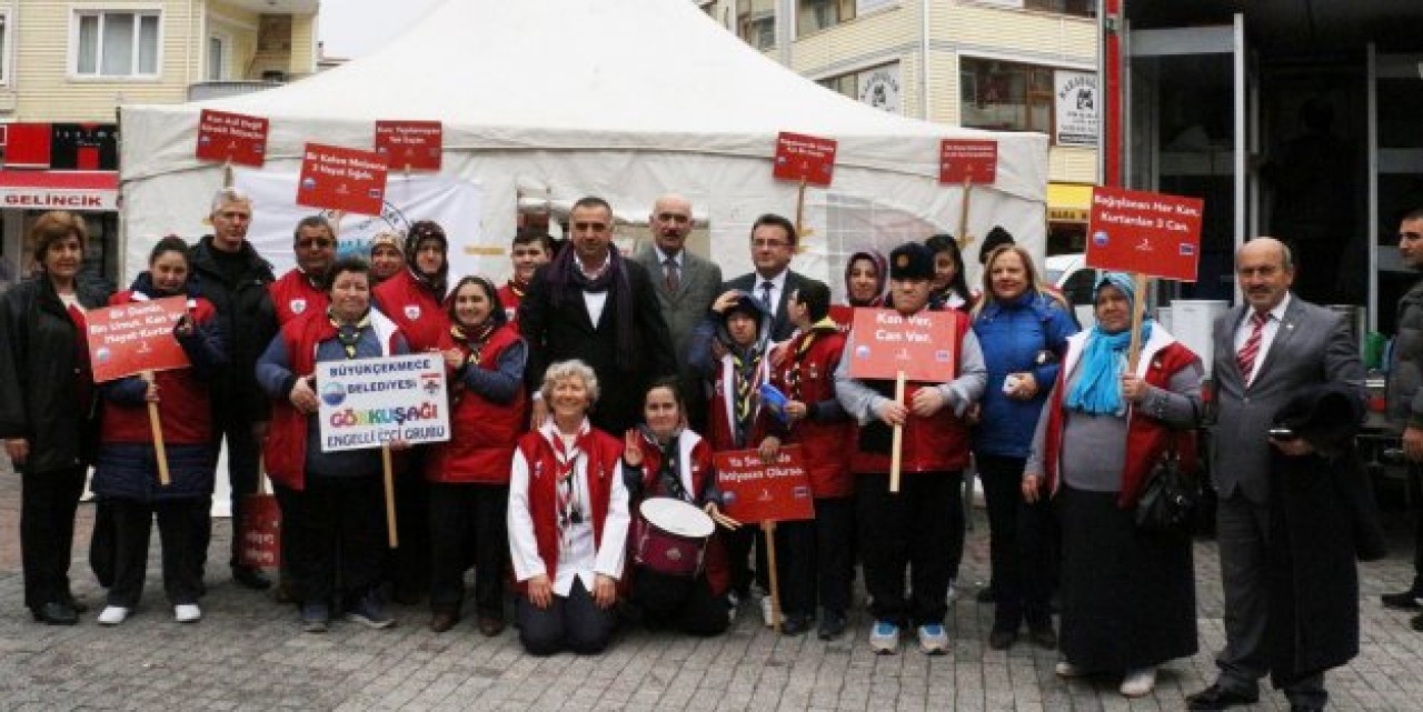 Engelli izcilerden örnek kampanya