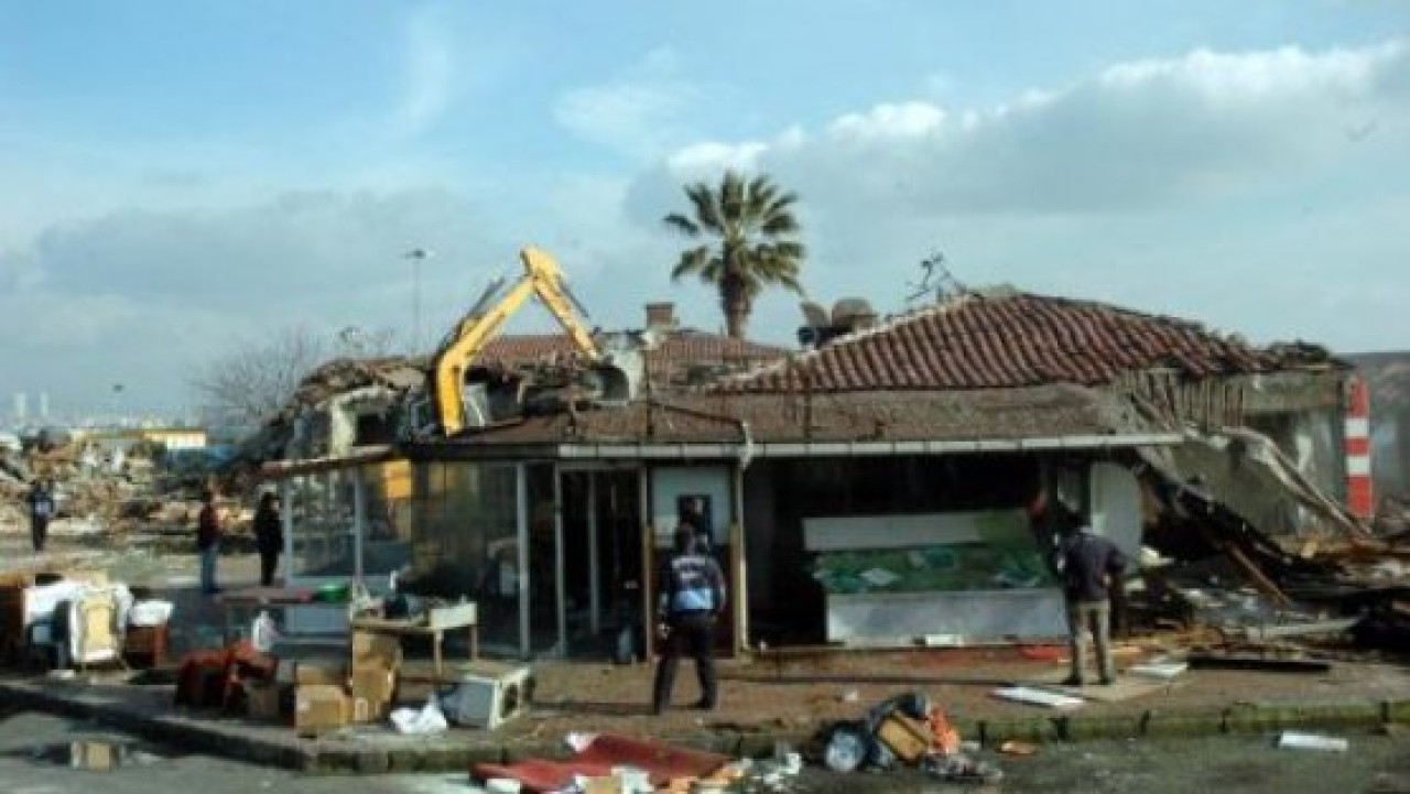 İstanbul'un bir simgesi daha yıkıldı