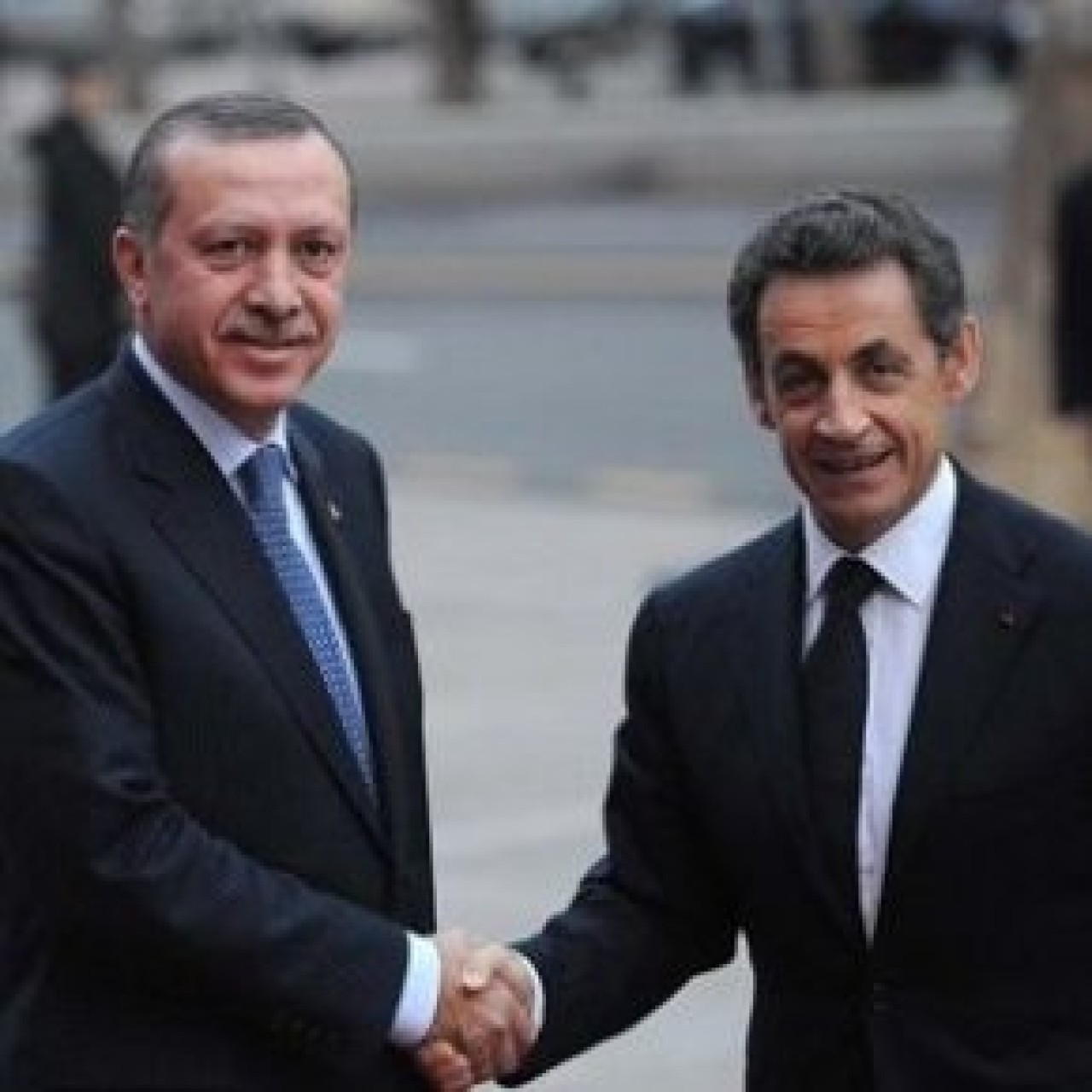 Sarkozy'den ilginç protokol jesti