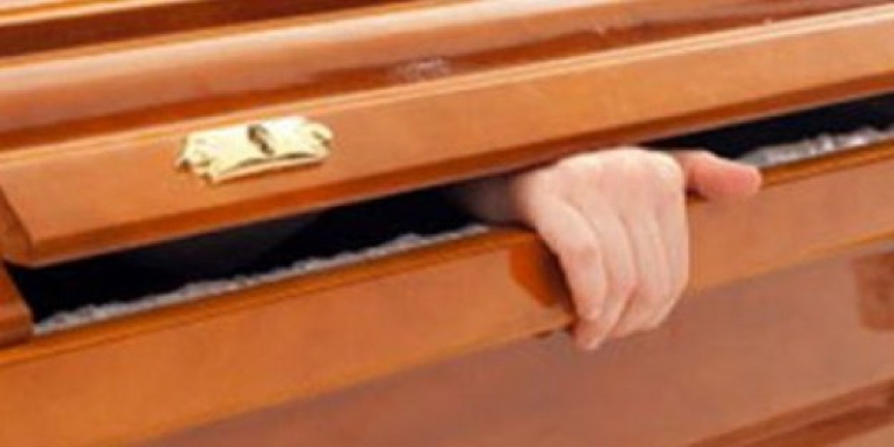 Öldü sanılan kadın, tabutta canlandı!