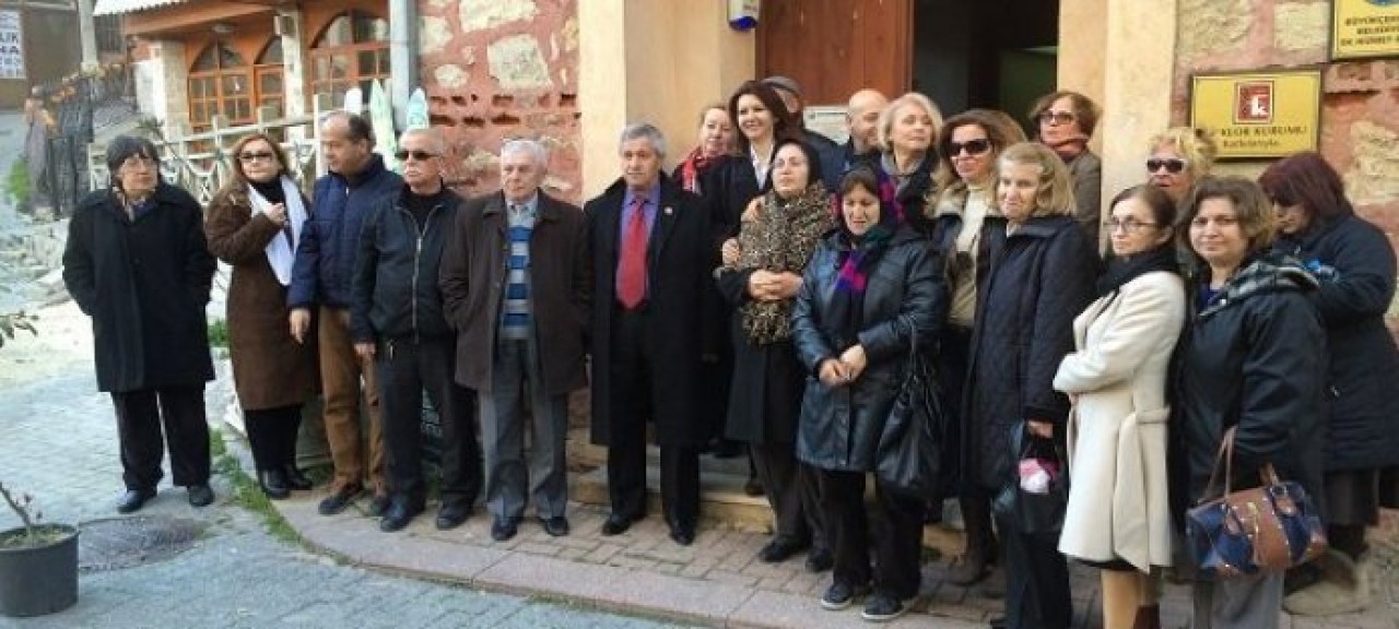 Kostümlere sosyal destek