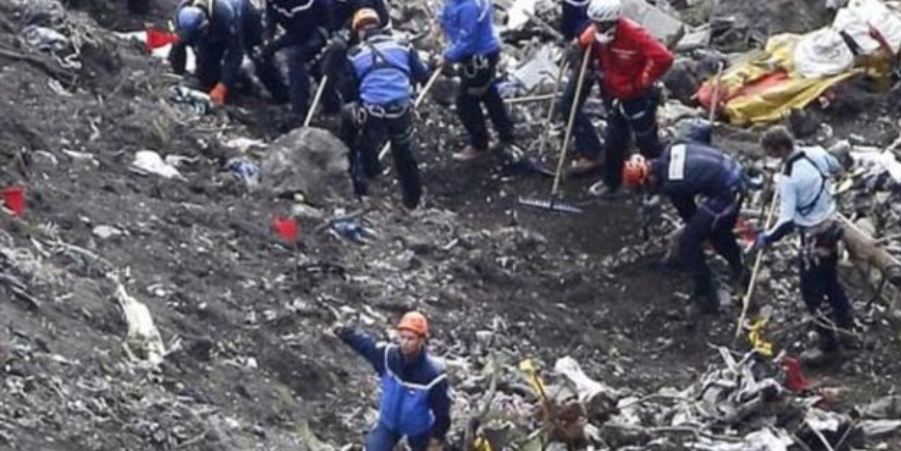 Cesetleri tırmıkla arıyorlar!