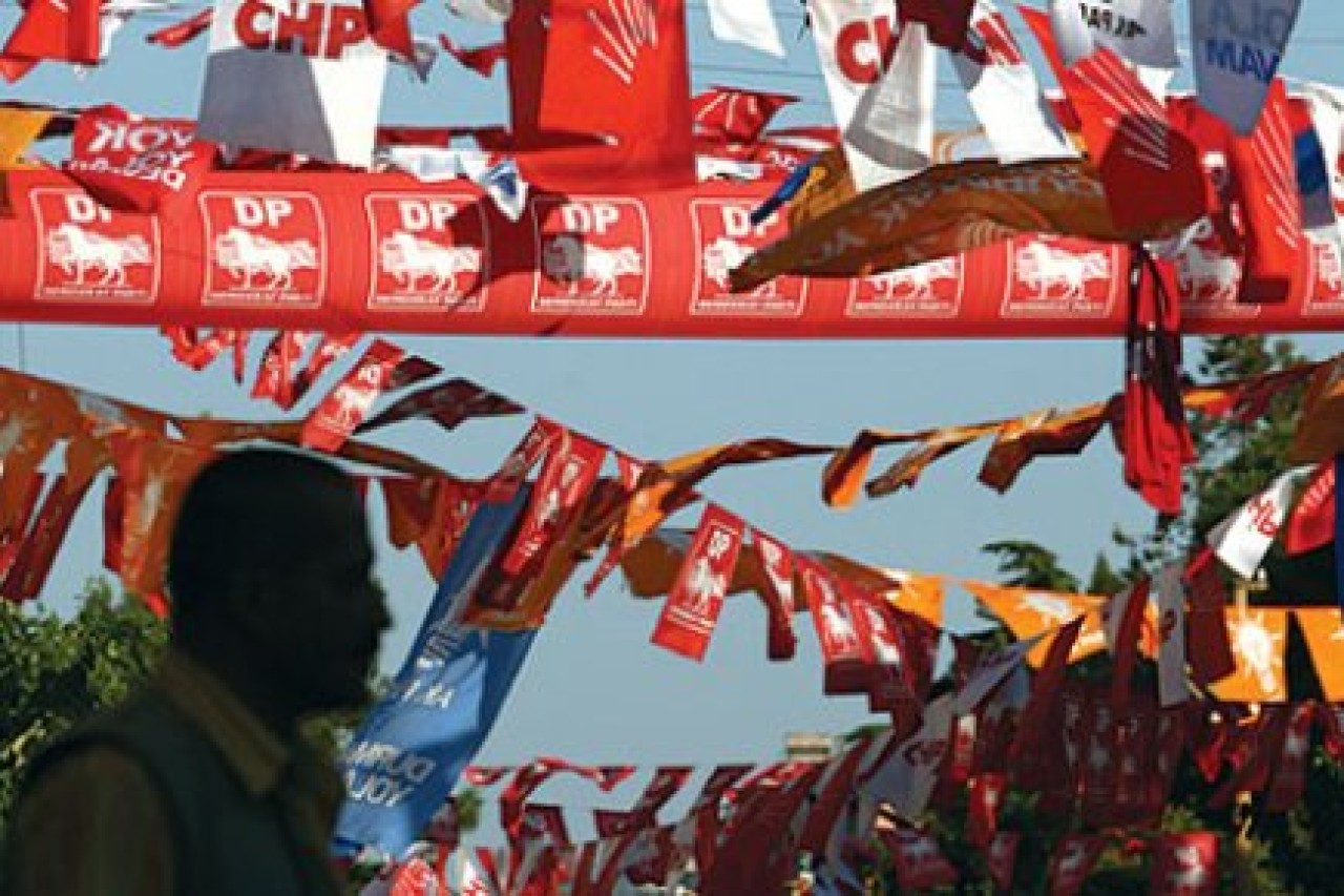 Her yere seçim bayrağı asılamayacak