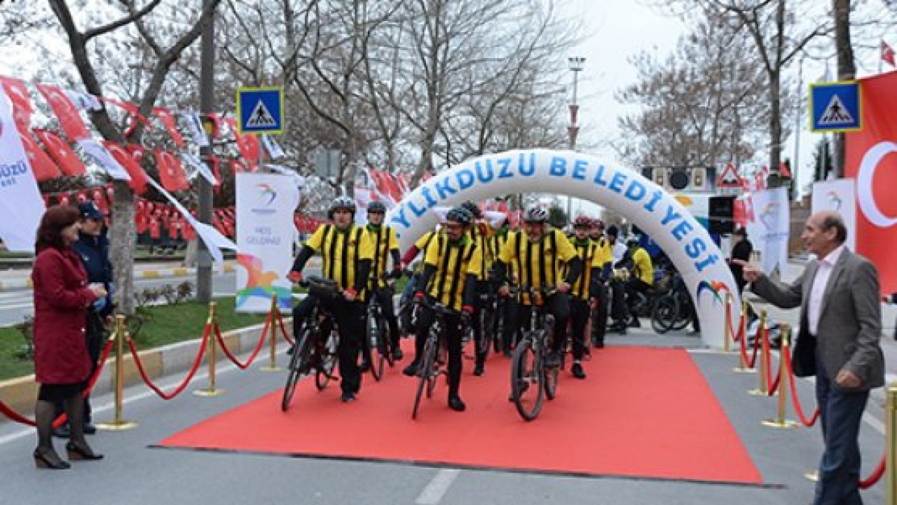 Pedallar şehit düşen öğrenciler için