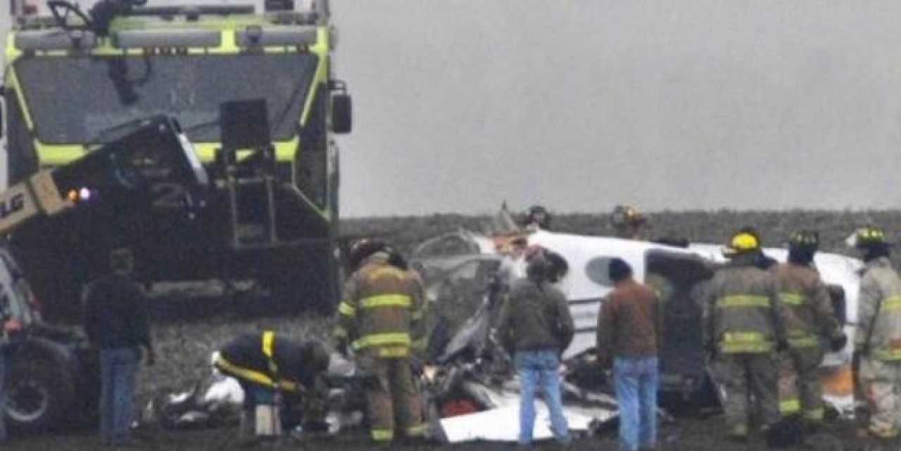 Sporcuları taşıyan uçak düştü