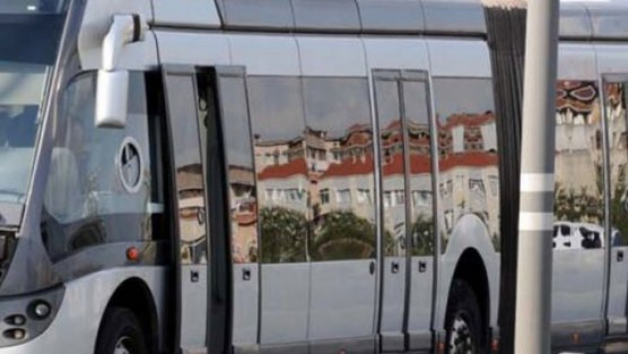 Metrobüs&#39;ün bir durağı kapanıyor