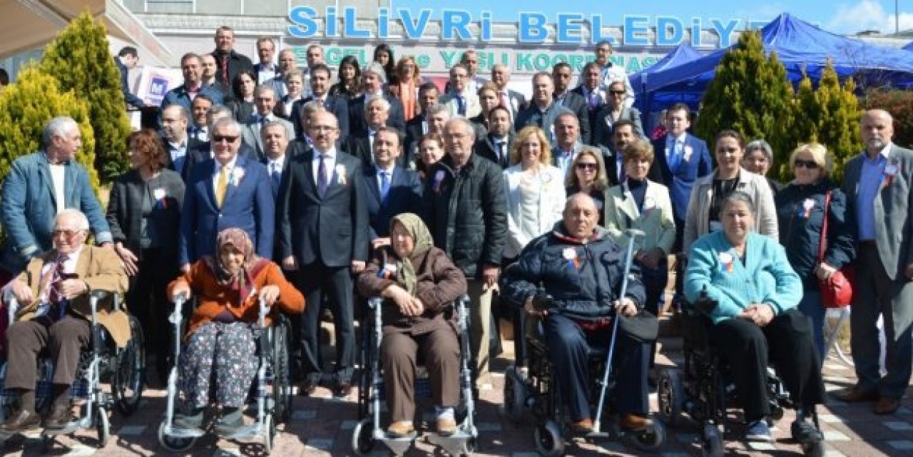 Tekerlekli sandalyeler sahiplerine ulaştı