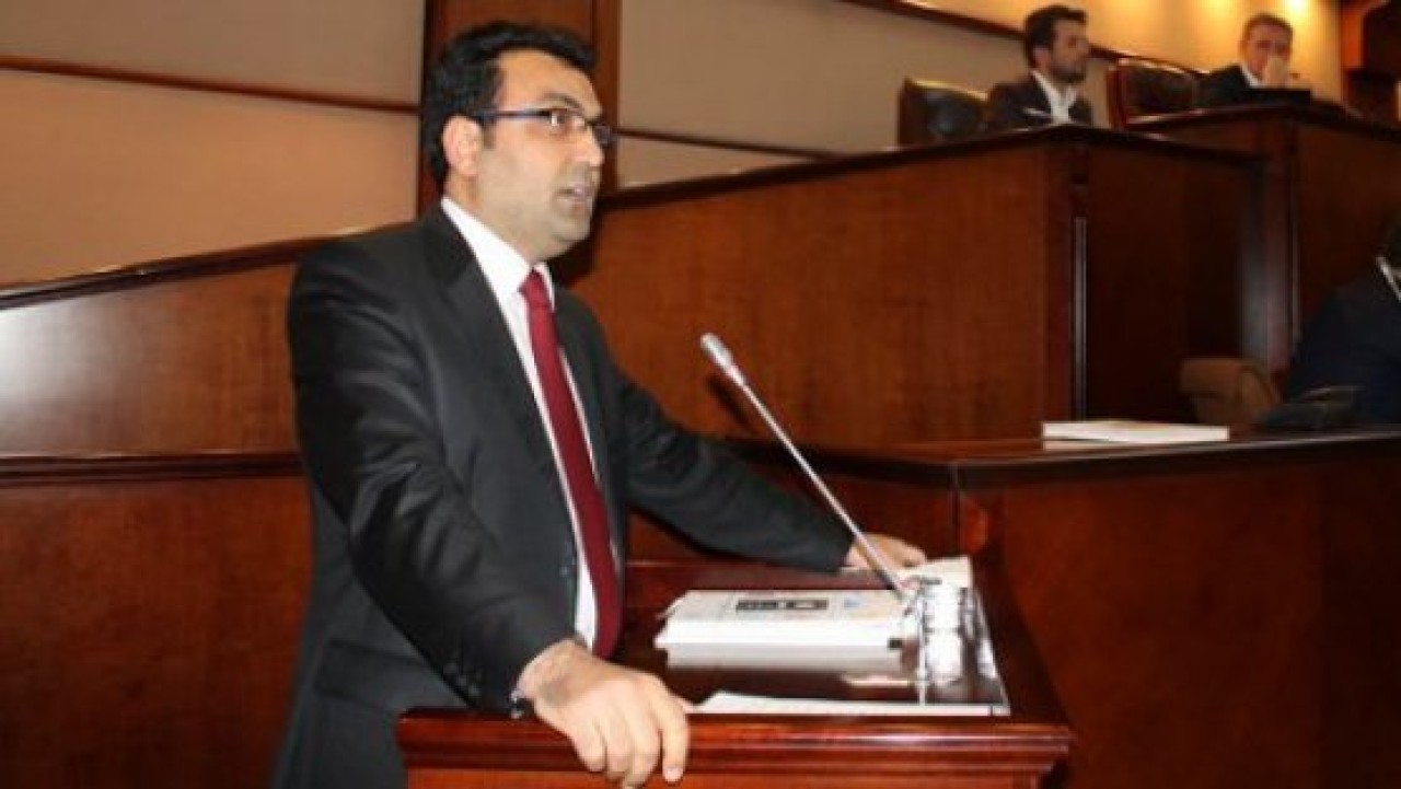 Tıkış tıkış olan metrobüsleri alkışlıyoruz