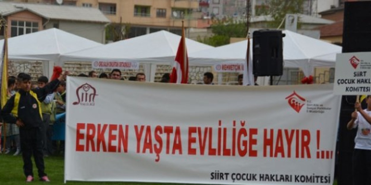 23 Nisanın En Anlamlı Pankartı Siirtten