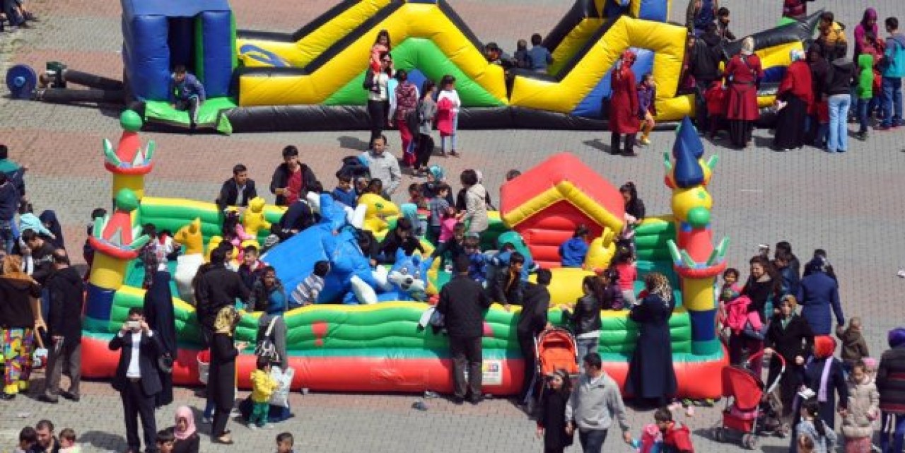 ÇOCUKLAR İÇİN TAM GÜN ŞENLİK