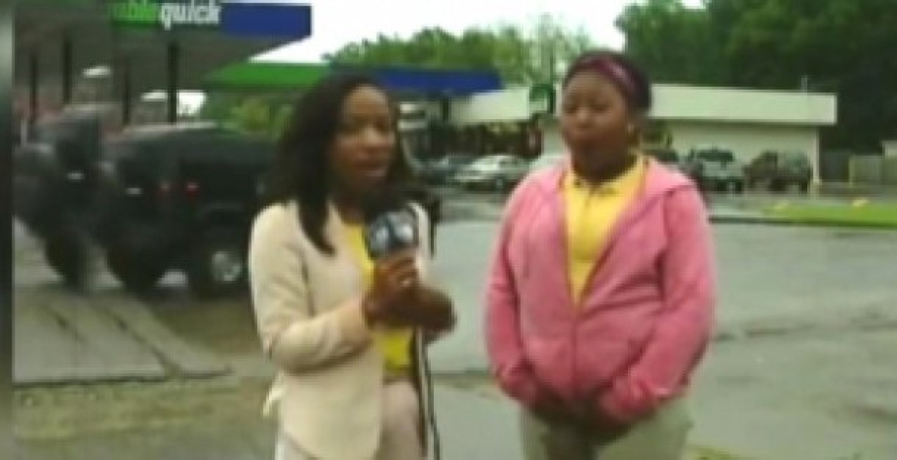 Röportaj Sırasında Altına Kaçırdı