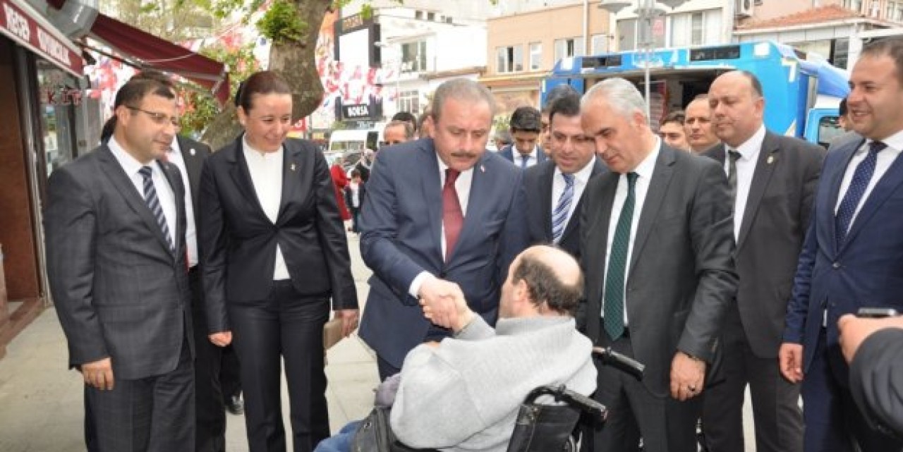 AK Parti yola devam ediyor