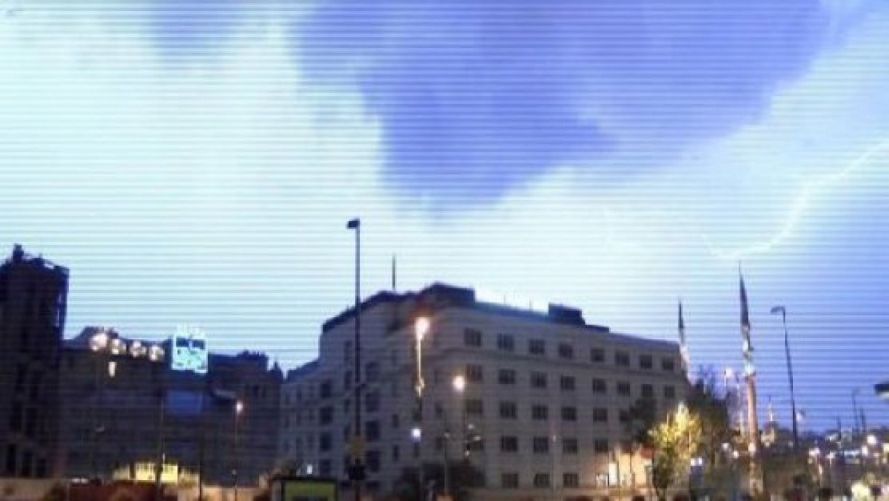 İstanbulu şimşekler aydınlattı