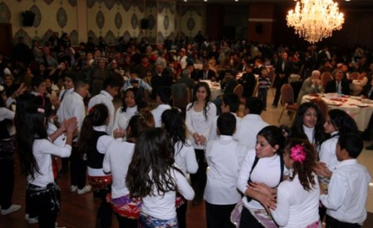 Romanlar’dan dayanışma yemeği