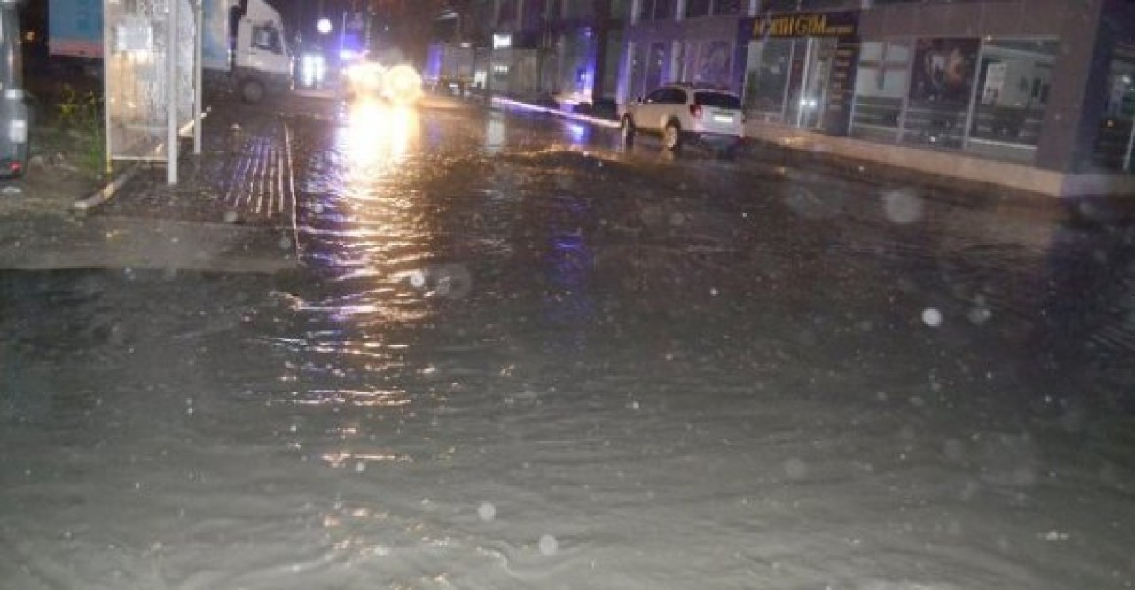 Su baskınları esnafı perişan etti