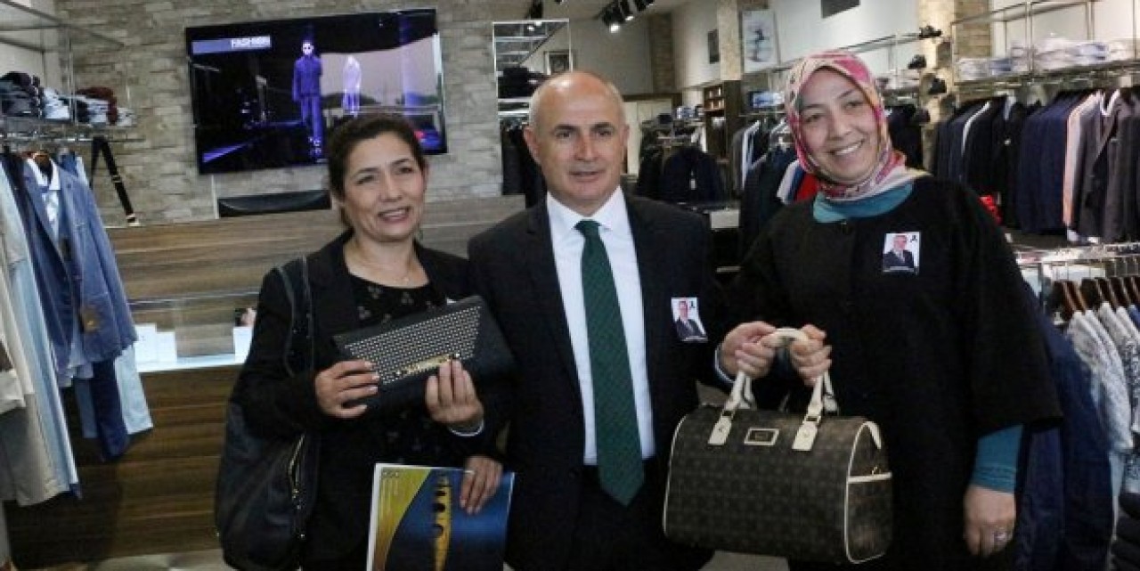 Akgünden bayan meclis üyelerine Anneler Günü hediyesi