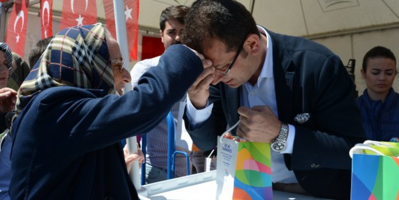 Beylikdüzünde annelere menekşe