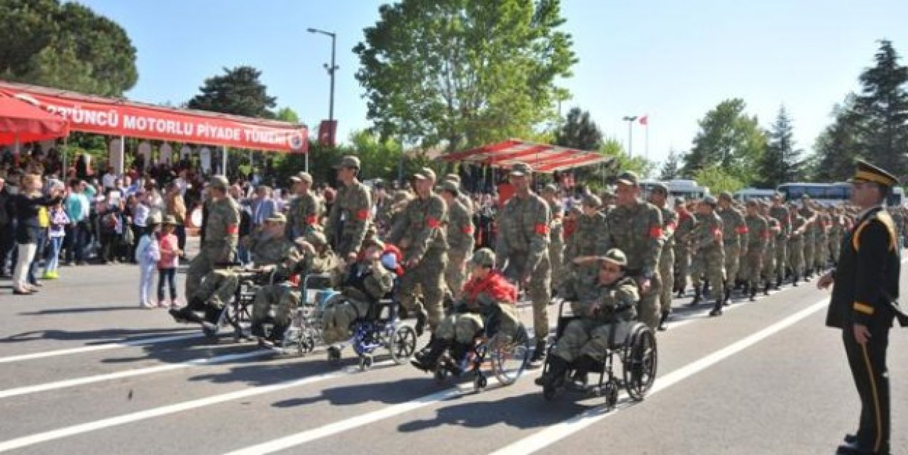 Engelli Gençler 1 Gün Temsili Askerlik Yaptı