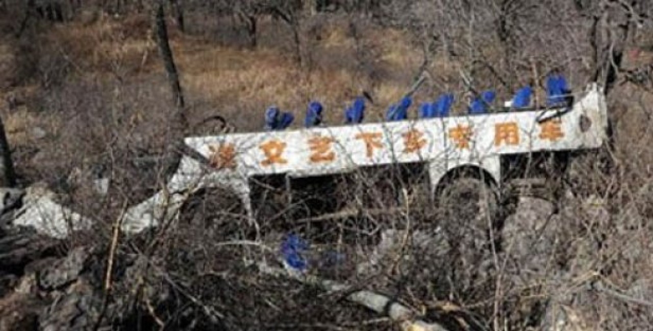 Otobüs uçuruma yuvarlandı: 35 ölü