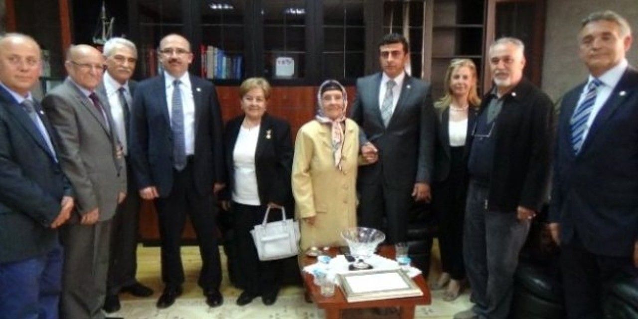 Silivride Yaşayan Melahat Düvenci, 2 Evini Kızılaya Bağışladı